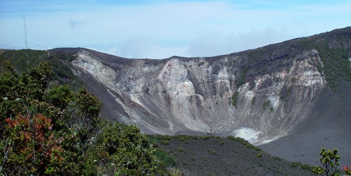 Costa Rica. Imagen del interior del volcan Turrialba en Costa Rica