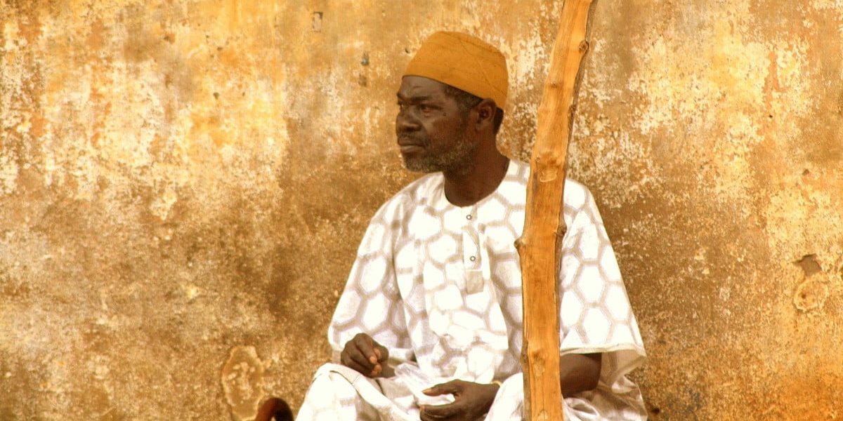 Benin. Señor de Benin sentado