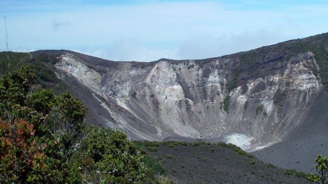 Costa Rica. Imagen del interior del volcan Turrialba en Costa Rica